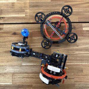 INCOMPLETE LEGO TECHNIC: Planet Earth and Moon in Orbit (42179) READ!!